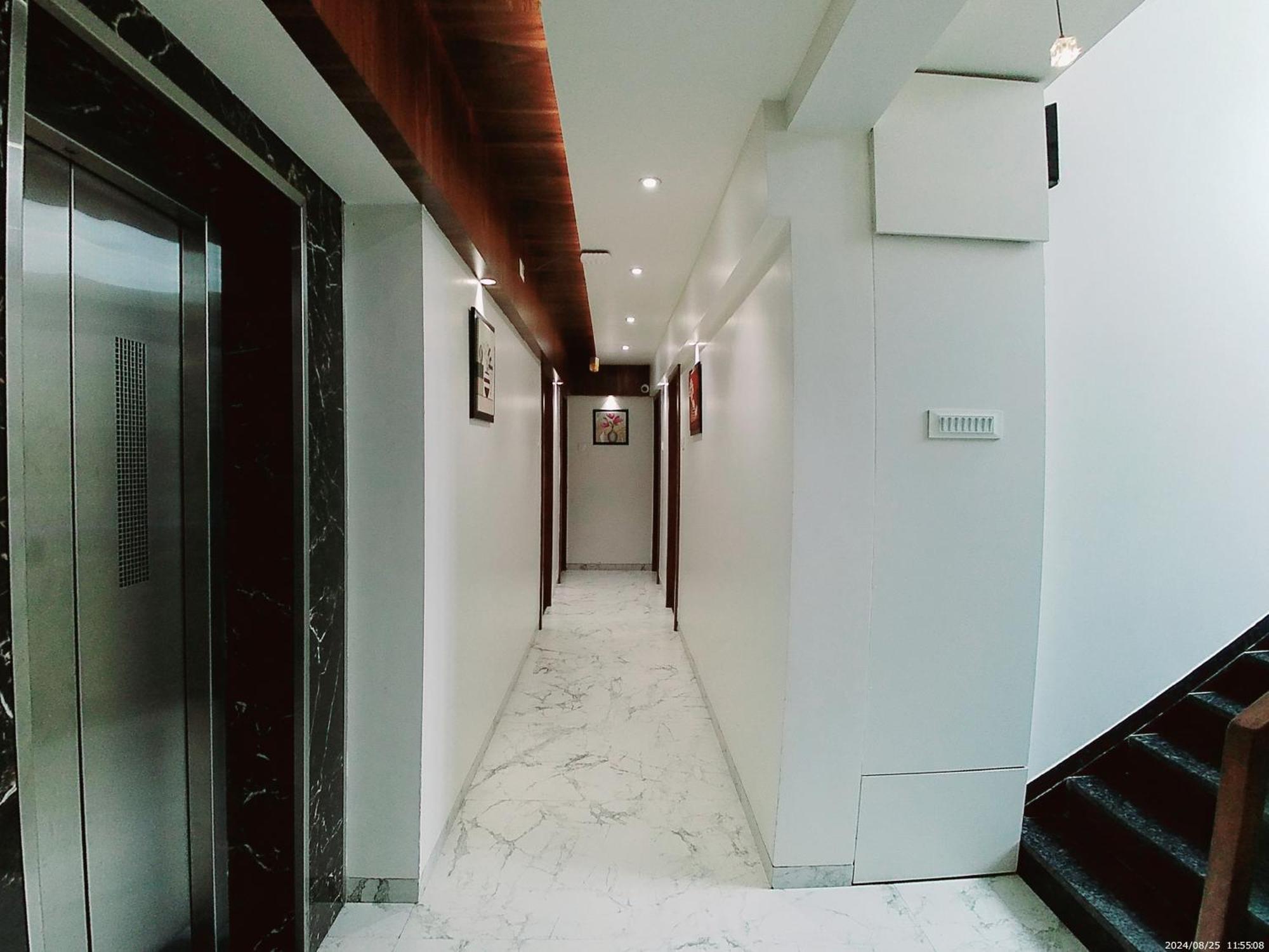 Hotel Sai Pratik, Newly Built Up, Complimentary Shuttle To The Temple 舍地 外观 照片